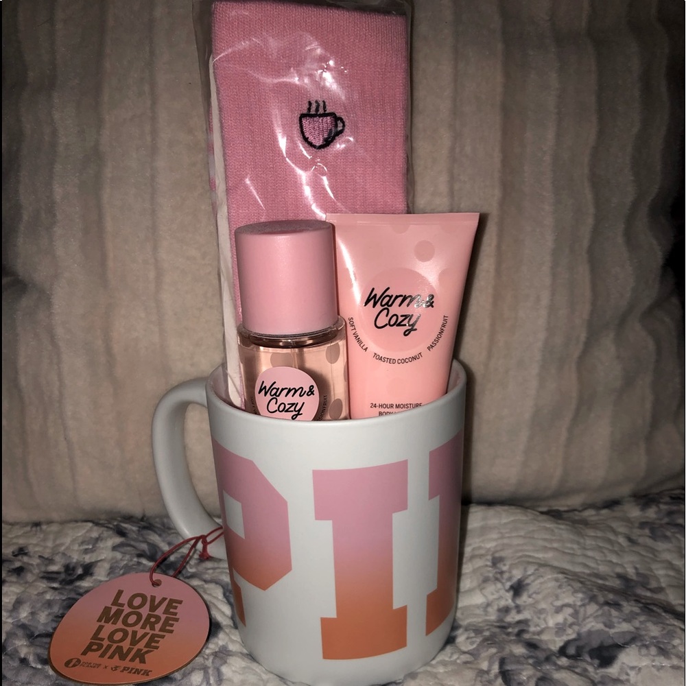 VS Pink Warm and Cozy gift set 😊